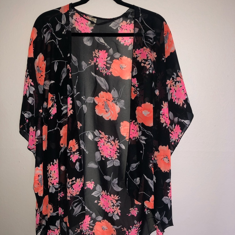 Floral short sleeve kimono